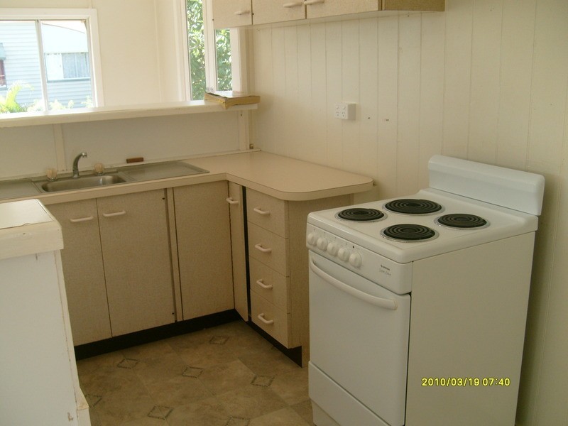 25  Churchill Street, Childers QLD 4660