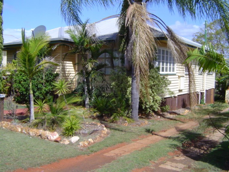 30 Churchill Street, Childers QLD 4660