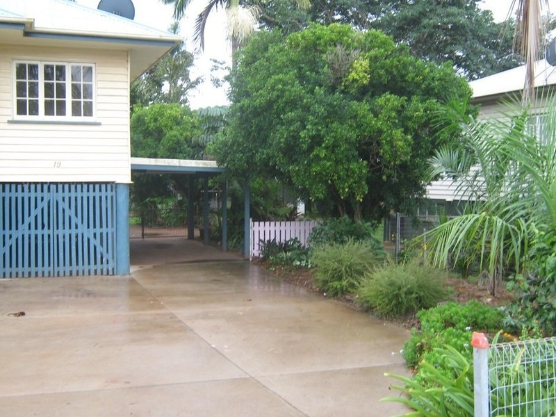 19 West Street, Childers QLD 4660