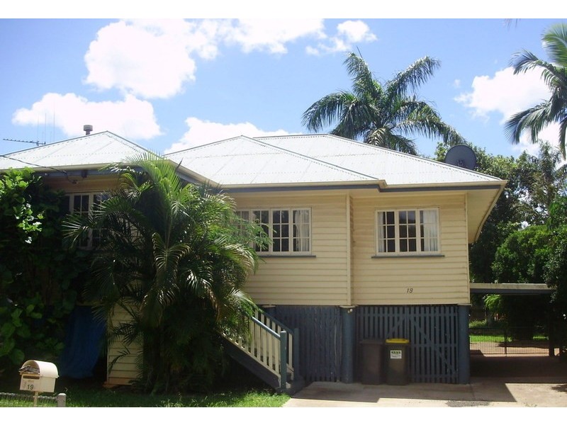 19 West Street, Childers QLD 4660