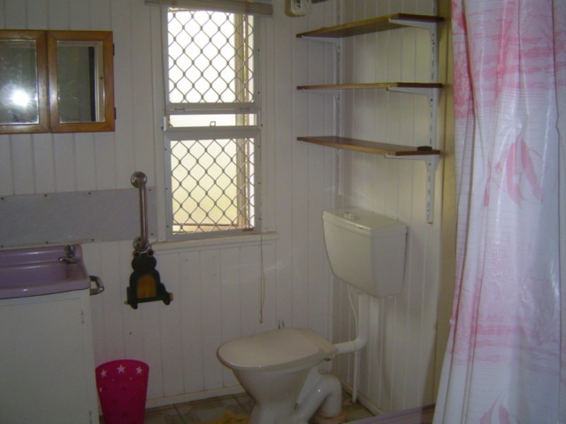 8 Elizabeth Street, Childers QLD 4660