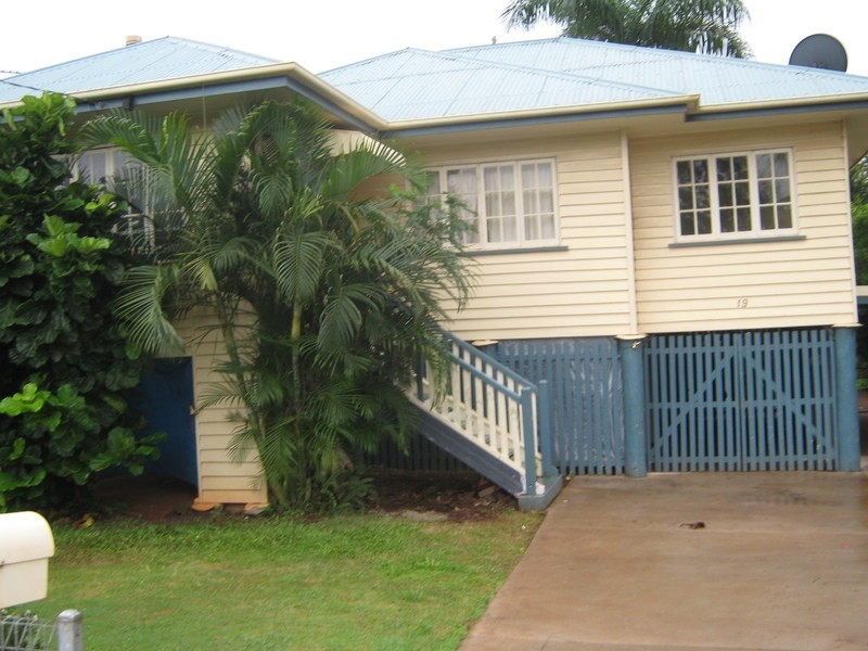 19 West Street, Childers QLD 4660