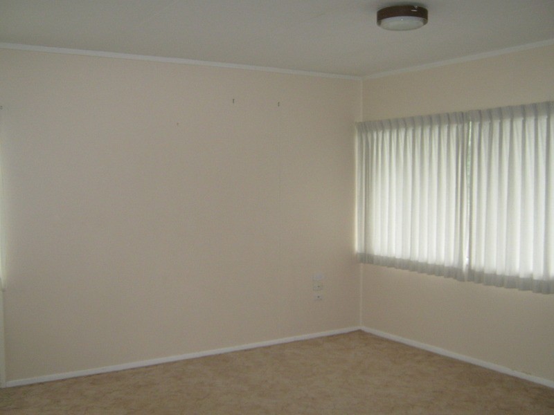 17 Queen Street, Dallarnil QLD 4621