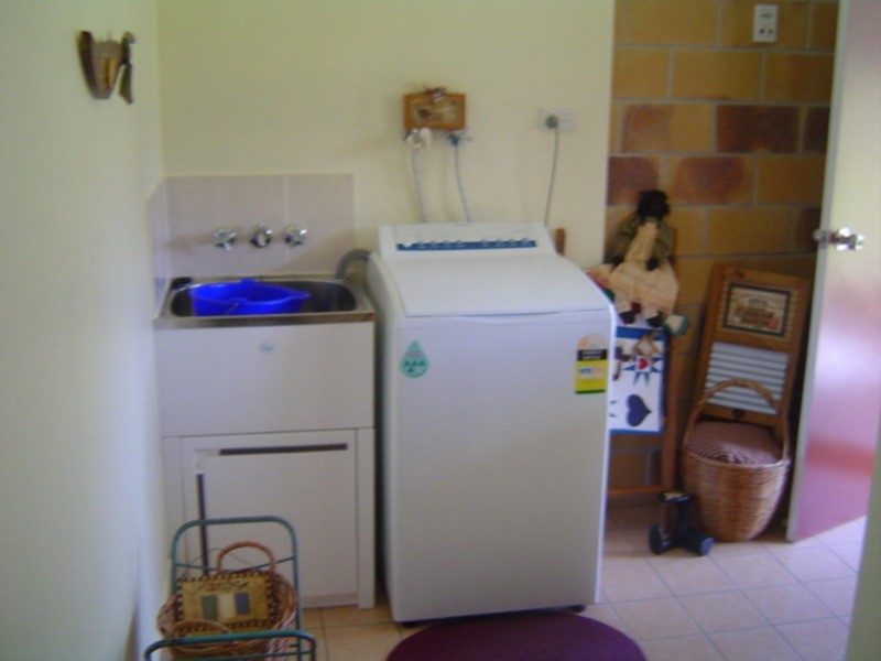 8 Whites Road, Horton QLD 4660