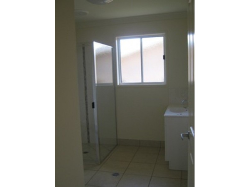 4/2 Lawman Place, Childers QLD 4660