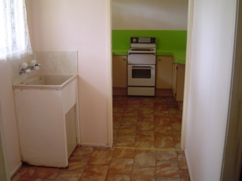 1/2 Churchill Street, Childers QLD 4660