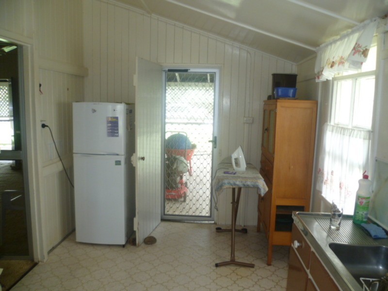 14 Gloucester Street, Biggenden QLD 4621