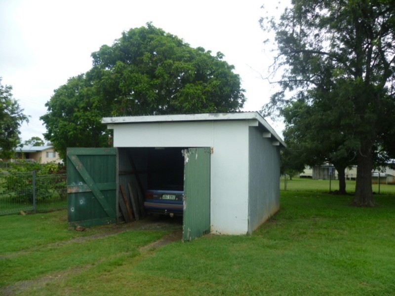 14 Gloucester Street, Biggenden QLD 4621