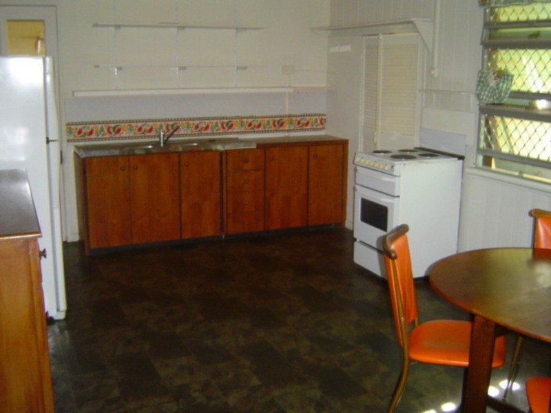 8 Elizabeth Street, Childers QLD 4660