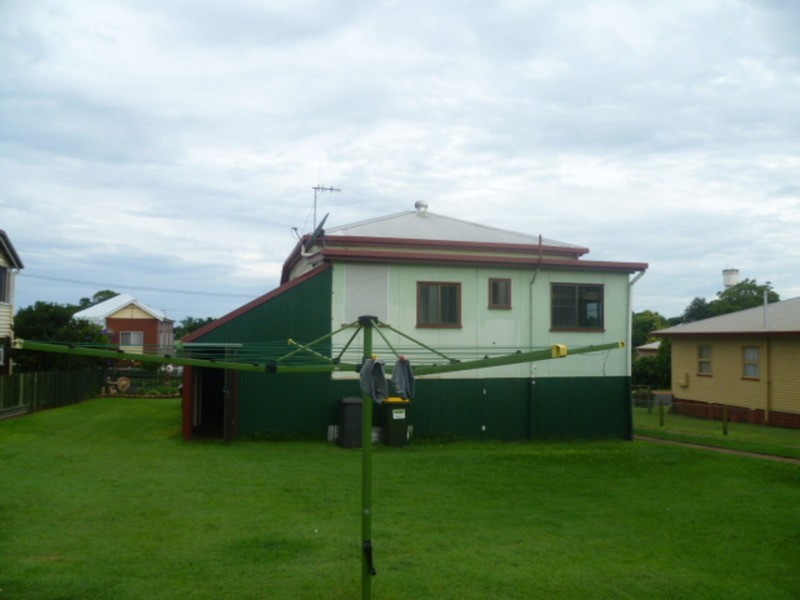 30 North Street, Childers QLD 4660