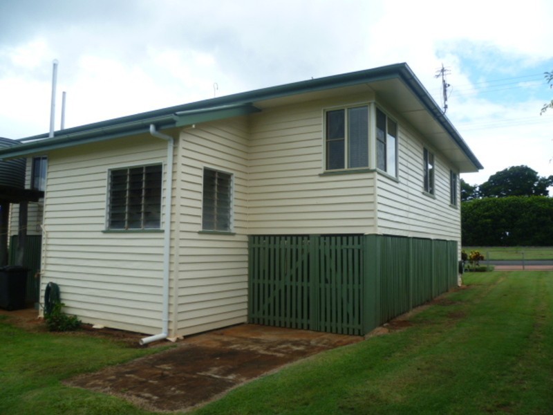 27 West Street, Childers QLD 4660