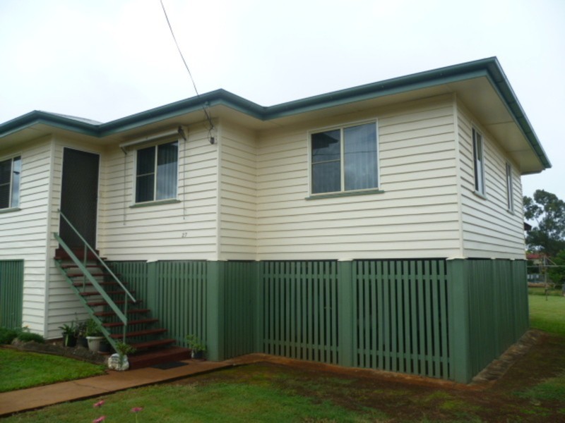 27 West Street, Childers QLD 4660