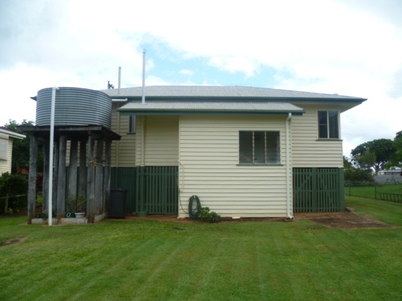 27 West Street, Childers QLD 4660