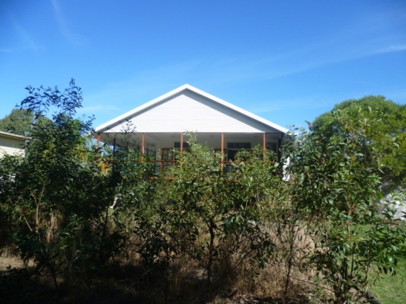 8 Charlton Street, Buxton QLD 4660
