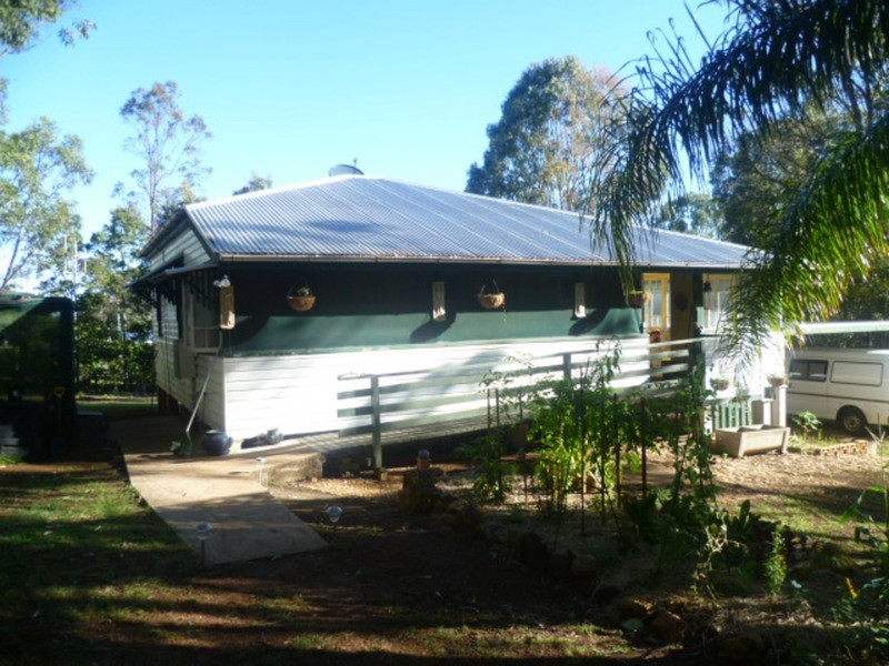 4 Mullers Road, Redridge QLD 4660