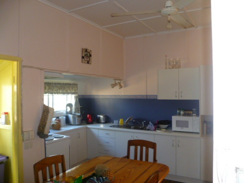 4 Mullers Road, Redridge QLD 4660