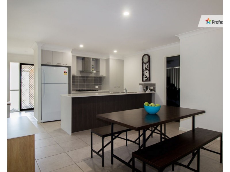 8 Dahlia Close, Jimboomba QLD 4280