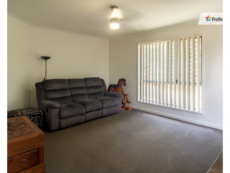 8 Dahlia Close, Jimboomba QLD 4280