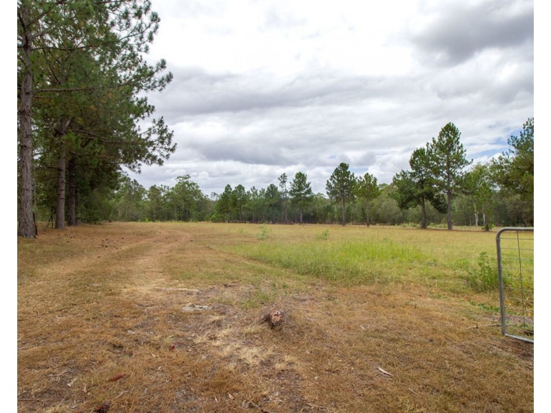 215-225 Scotts Lane, North Maclean QLD 4280