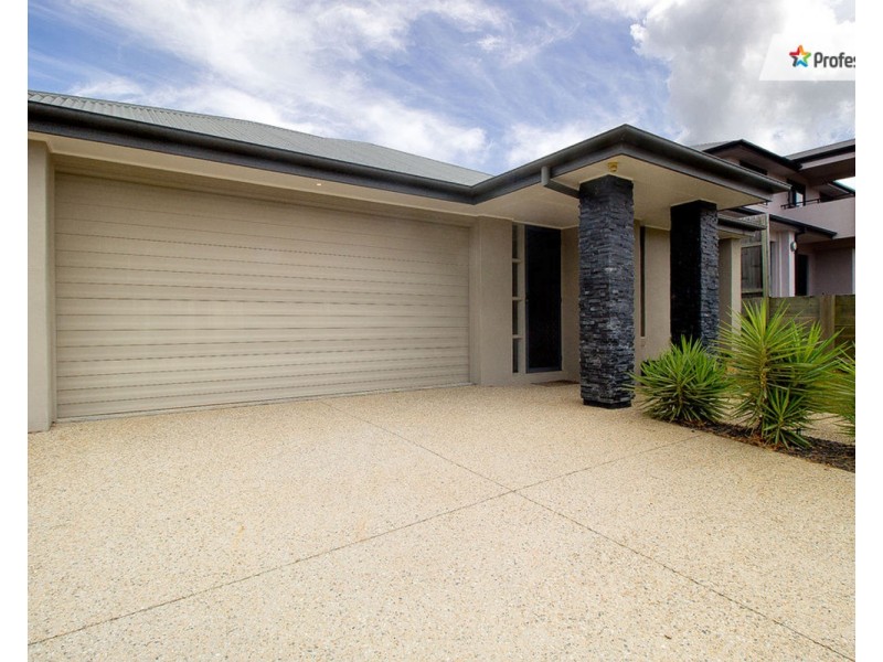 279 Lakeside Avenue, Springfield Lakes QLD 4300