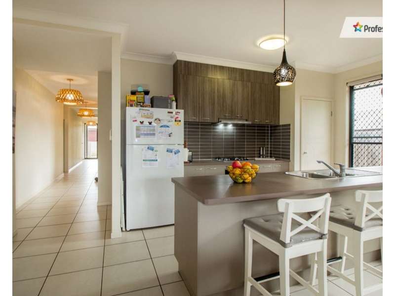 279 Lakeside Avenue, Springfield Lakes QLD 4300