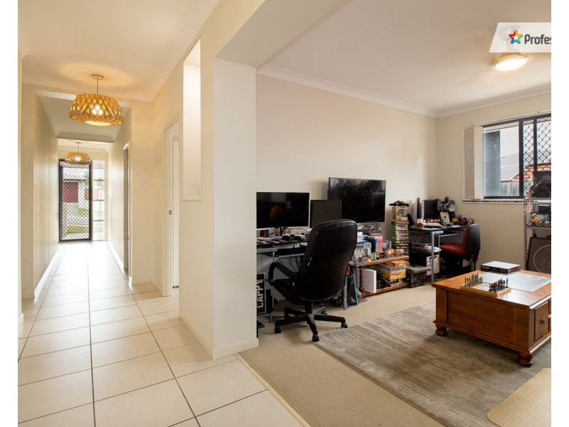 279 Lakeside Avenue, Springfield Lakes QLD 4300