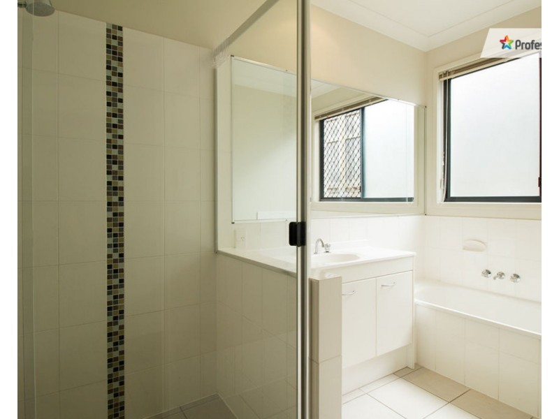 279 Lakeside Avenue, Springfield Lakes QLD 4300