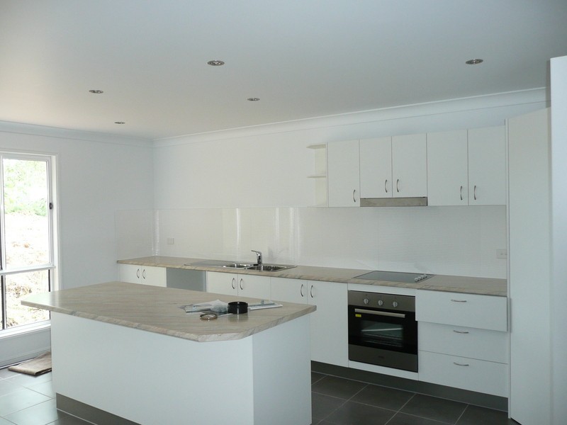 11 Walker Road, Gleneagle QLD 4285