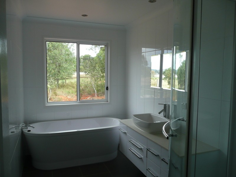 11 Walker Road, Gleneagle QLD 4285