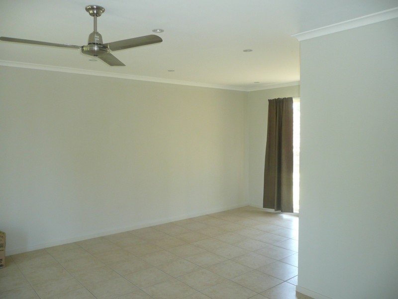 8 Hickory Place, Cedar Grove QLD 4285