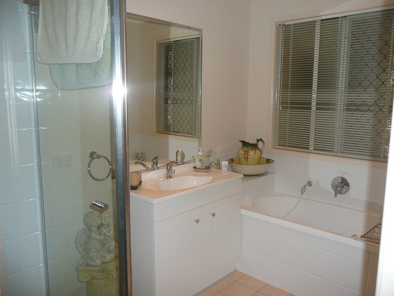 106 John Collins Drive, Mundoolun QLD 4285
