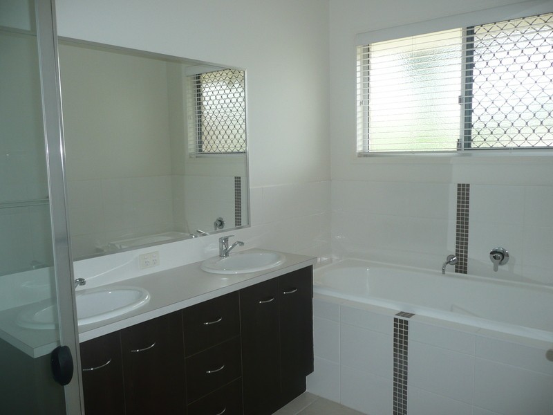 13-15 Alannon Place, Jimboomba QLD 4280