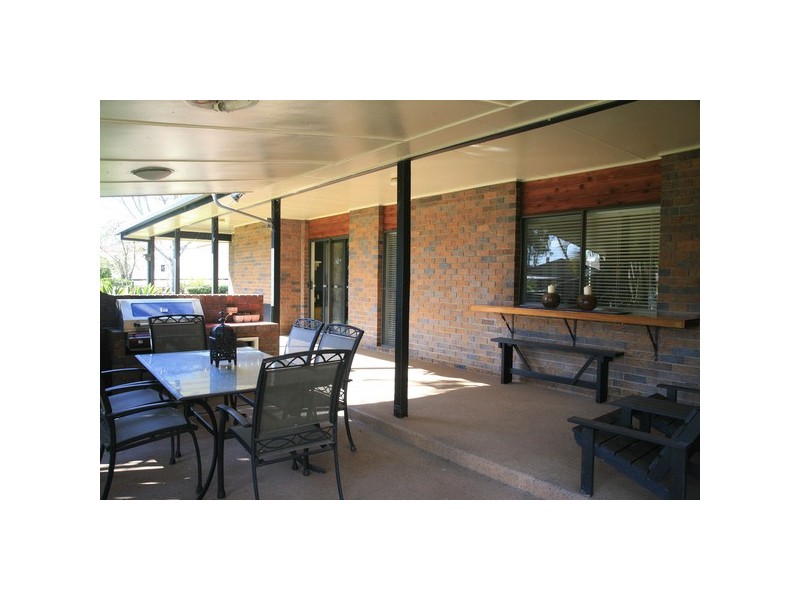 64 Noffke Road, Logan Reserve QLD 4133