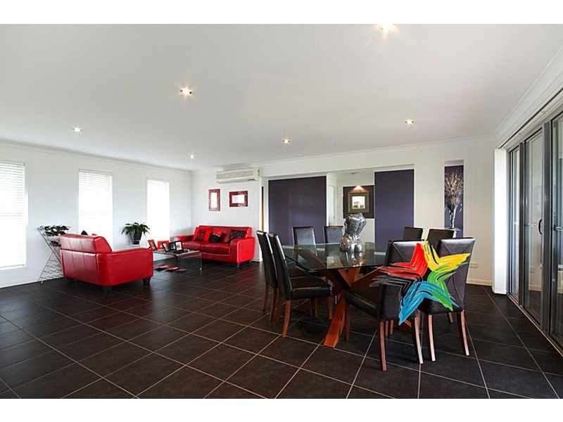 8 Borrowdale Court, Mundoolun QLD 4285