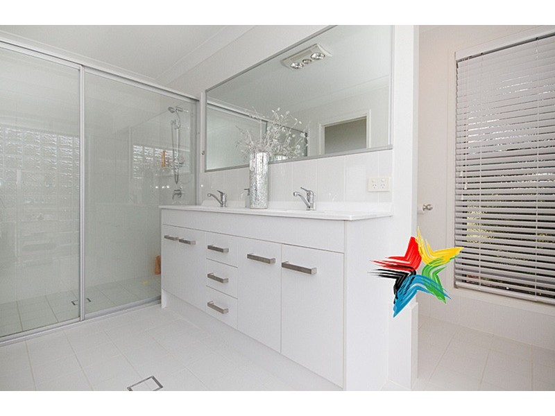 8 Borrowdale Court, Mundoolun QLD 4285