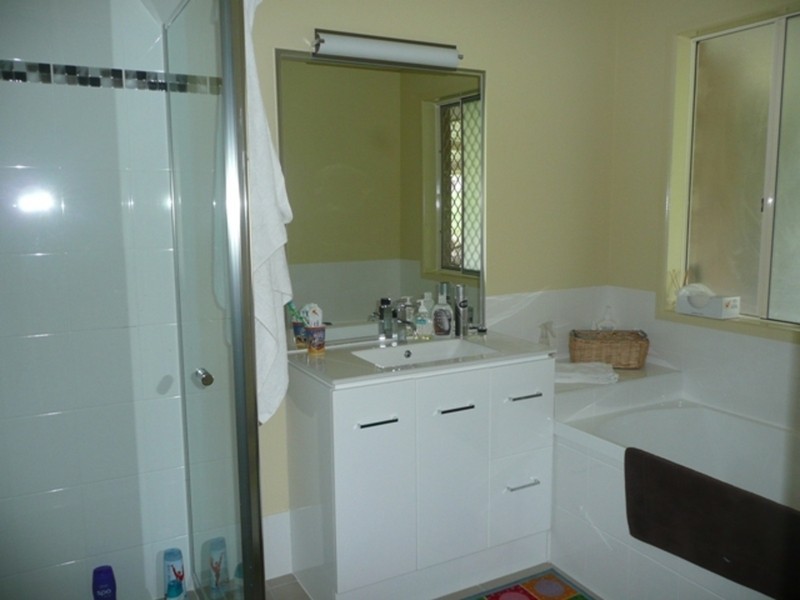 2 Prince Of Wales Court, Mundoolun QLD 4285