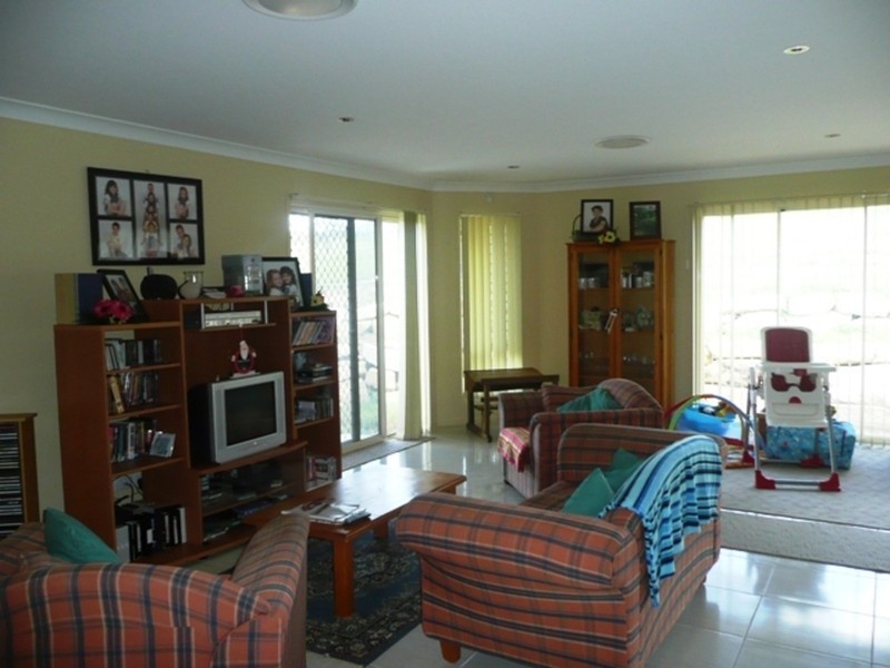 2 Prince Of Wales Court, Mundoolun QLD 4285