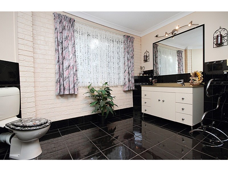 136 School Road, Logan Reserve QLD 4133