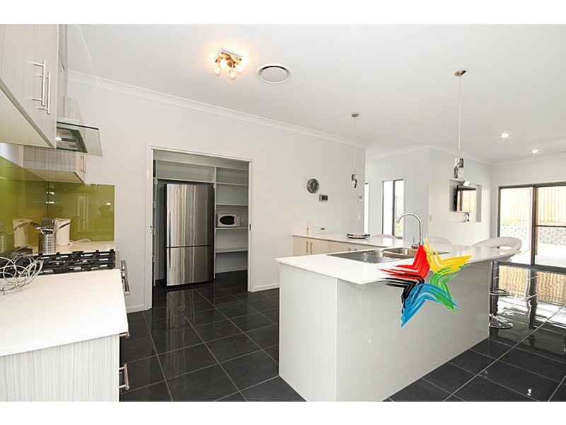 6 Wildwood Crescent, Jimboomba QLD 4280
