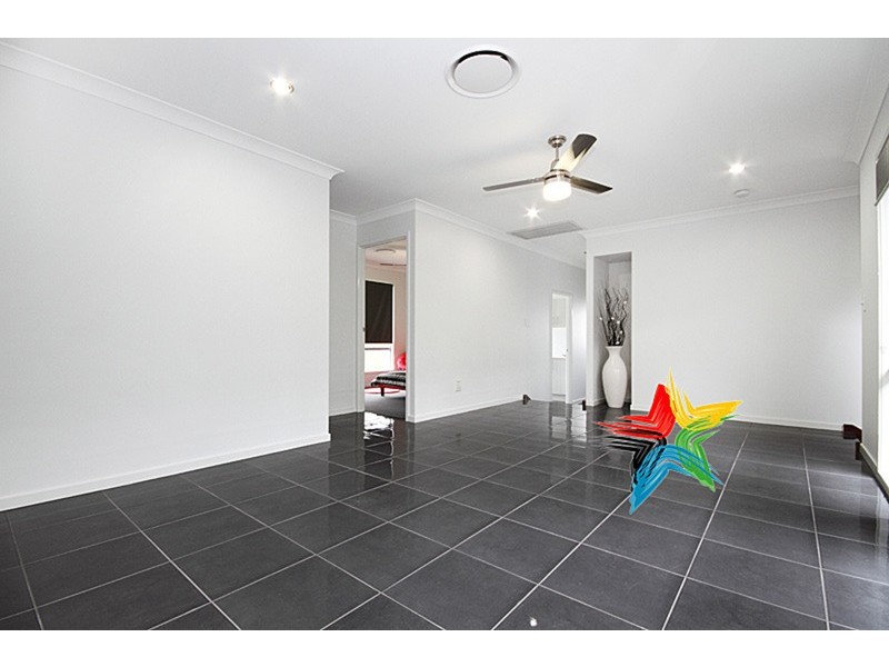 6 Wildwood Crescent, Jimboomba QLD 4280