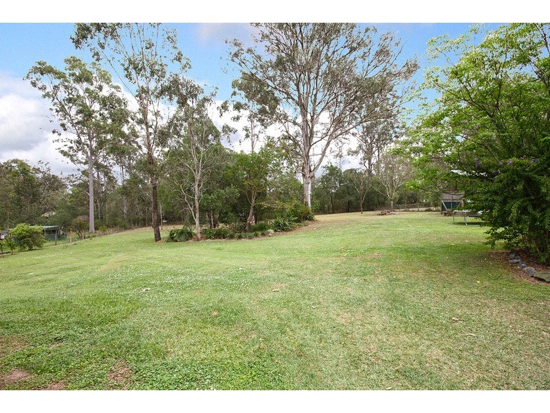 70-72 Michelle Drive, Cedar Grove QLD 4285
