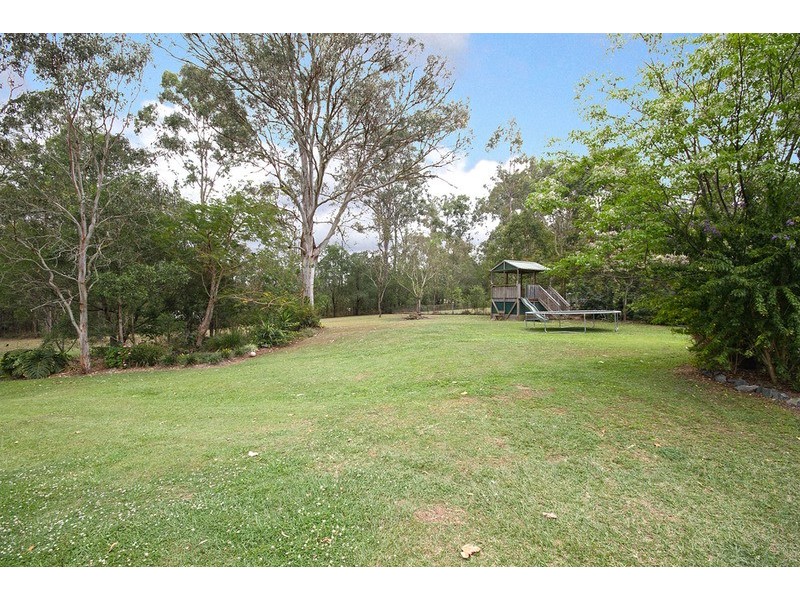 70-72 Michelle Drive, Cedar Grove QLD 4285