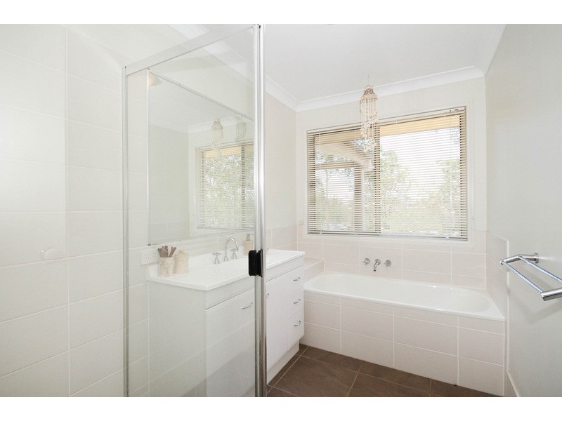 104 Anne Collins Crescent, Mundoolun QLD 4285