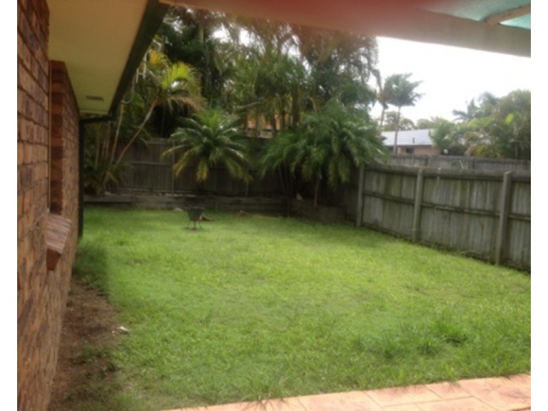 11 Barron Court, Hillcrest QLD 4118