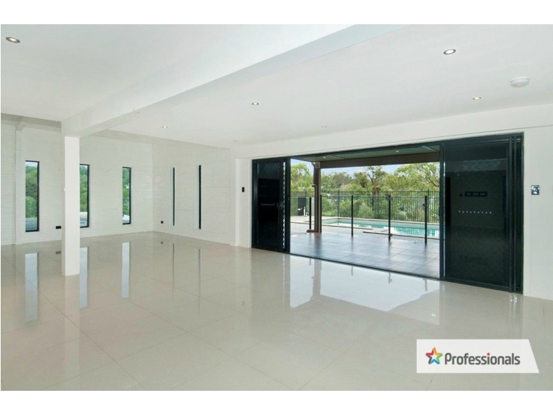 226 Bamboo Drive, Woodhill QLD 4285