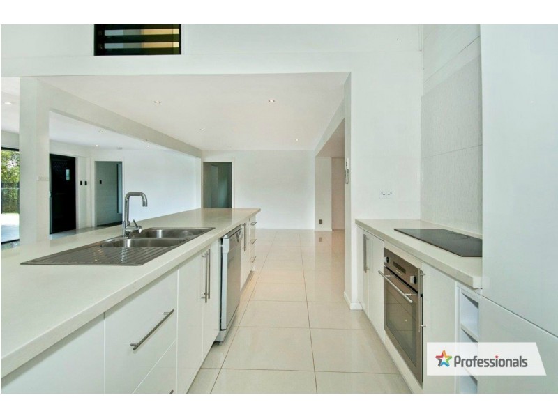 226 Bamboo Drive, Woodhill QLD 4285