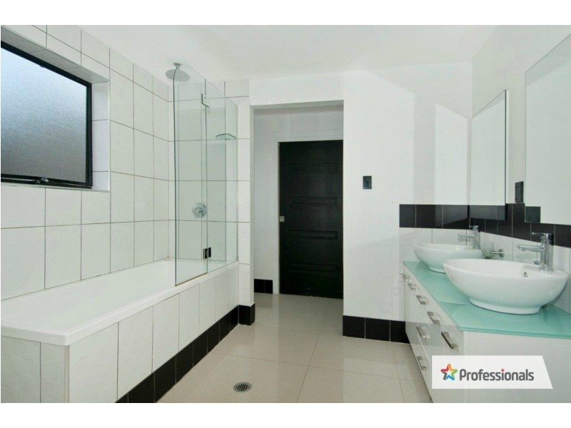 226 Bamboo Drive, Woodhill QLD 4285