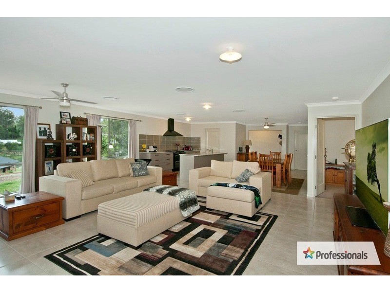 294 Bamboo Drive, Woodhill QLD 4285