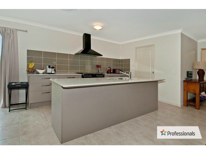 294 Bamboo Drive, Woodhill QLD 4285