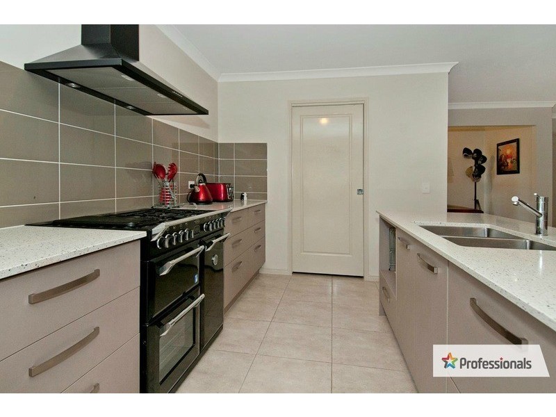 294 Bamboo Drive, Woodhill QLD 4285